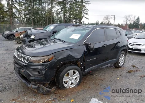 2022 Jeep Compass Latitude 4X4 z USA, uszkodzony, nr VIN 3C4NJDBB8NT102486